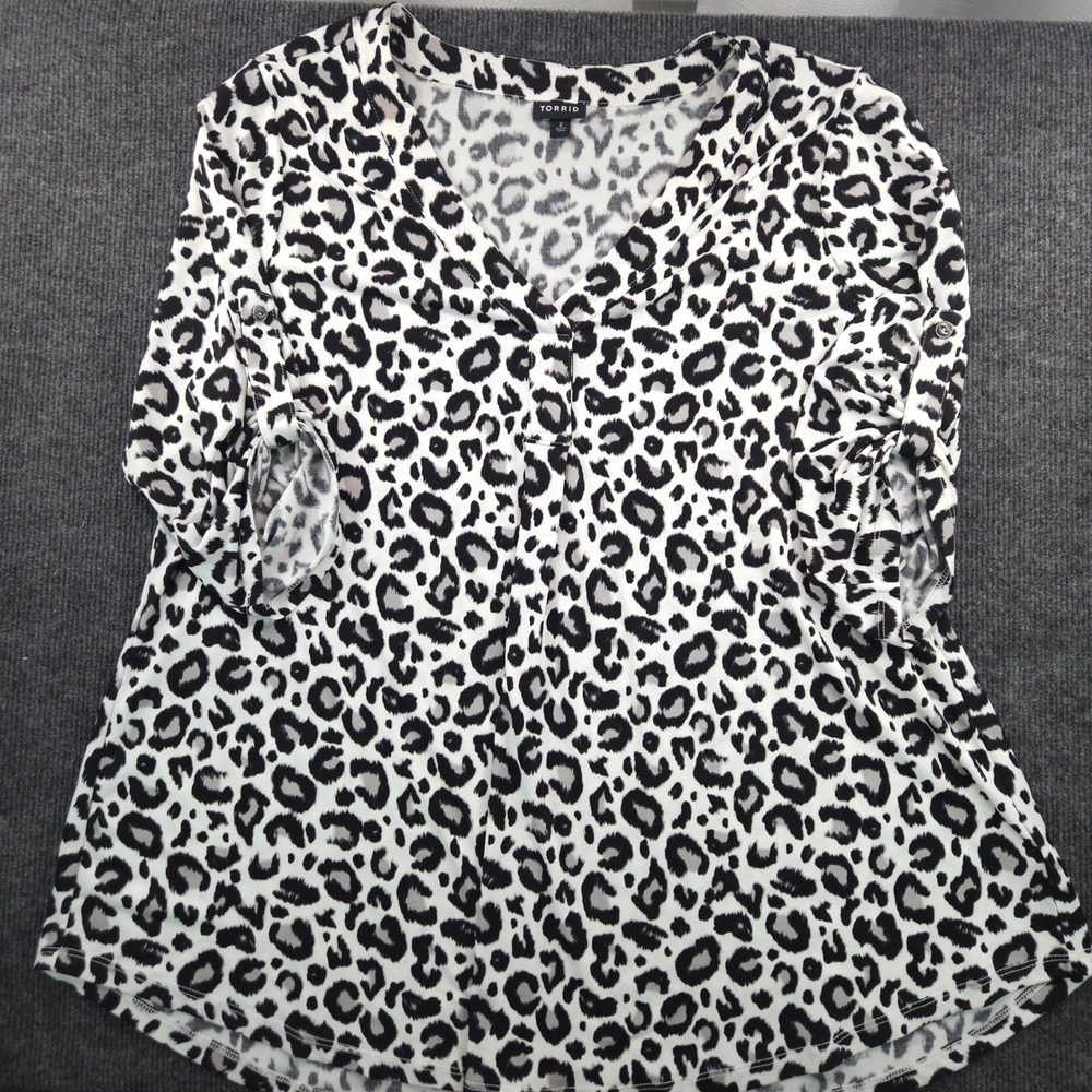 Torrid Leopard Print V-Neck Blouse Black White Animal Print Tab Sleeve Top 2
